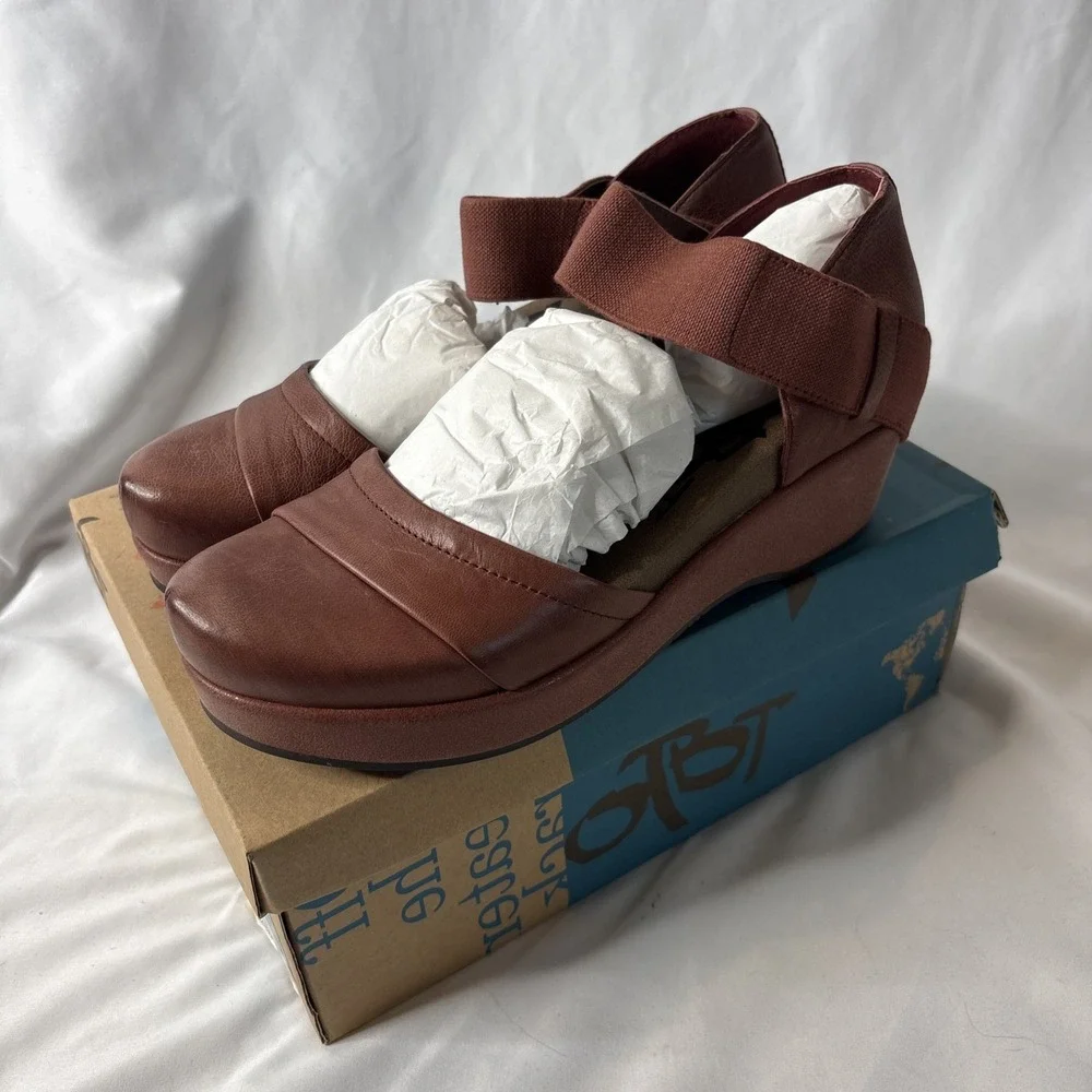 OTBT Wander Out Mary Jane Sangria 9.5 Leather Wedge Heel Comfort Shoes New w/box